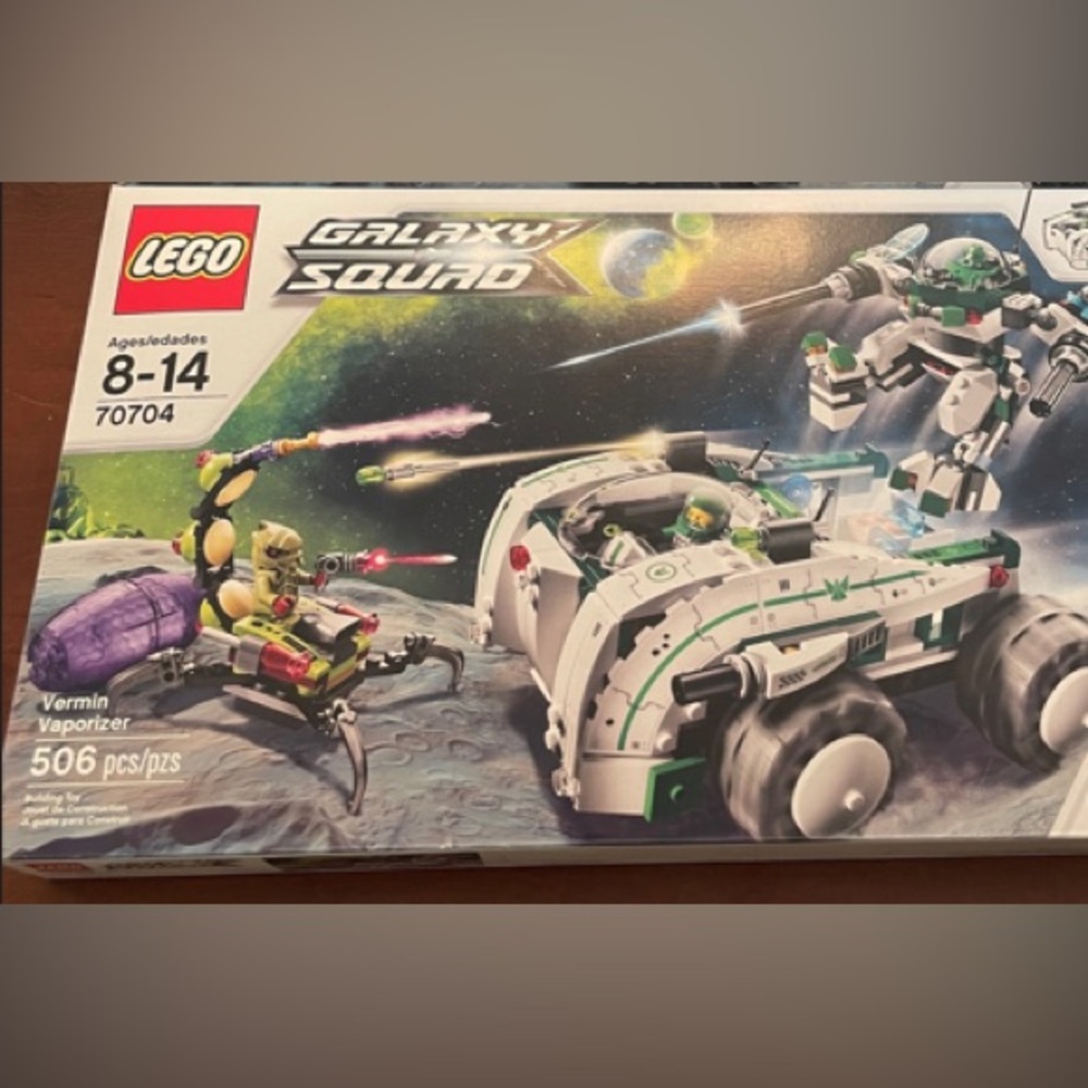 LEGO Galaxy Squad Vermin Vaporizer set. 506 pieces